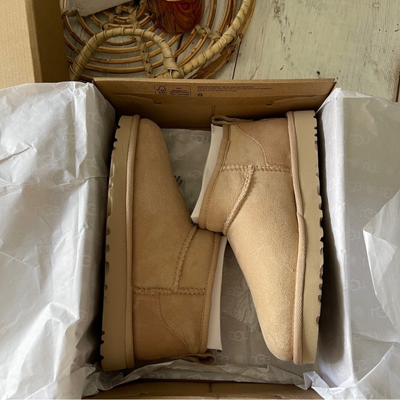UGG Ultra Mini Classic Boot - Driftwood - Picture 3 of 12